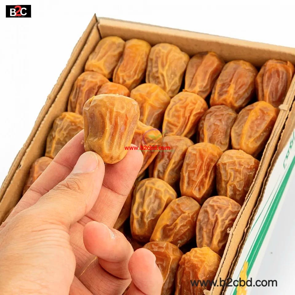 Sukkari Dates এই খেজুর এতটাই মিস্টি যে, সৌদি আরবে এর নাম দেয়া হয়েছে সুক্কারি খেজুর।